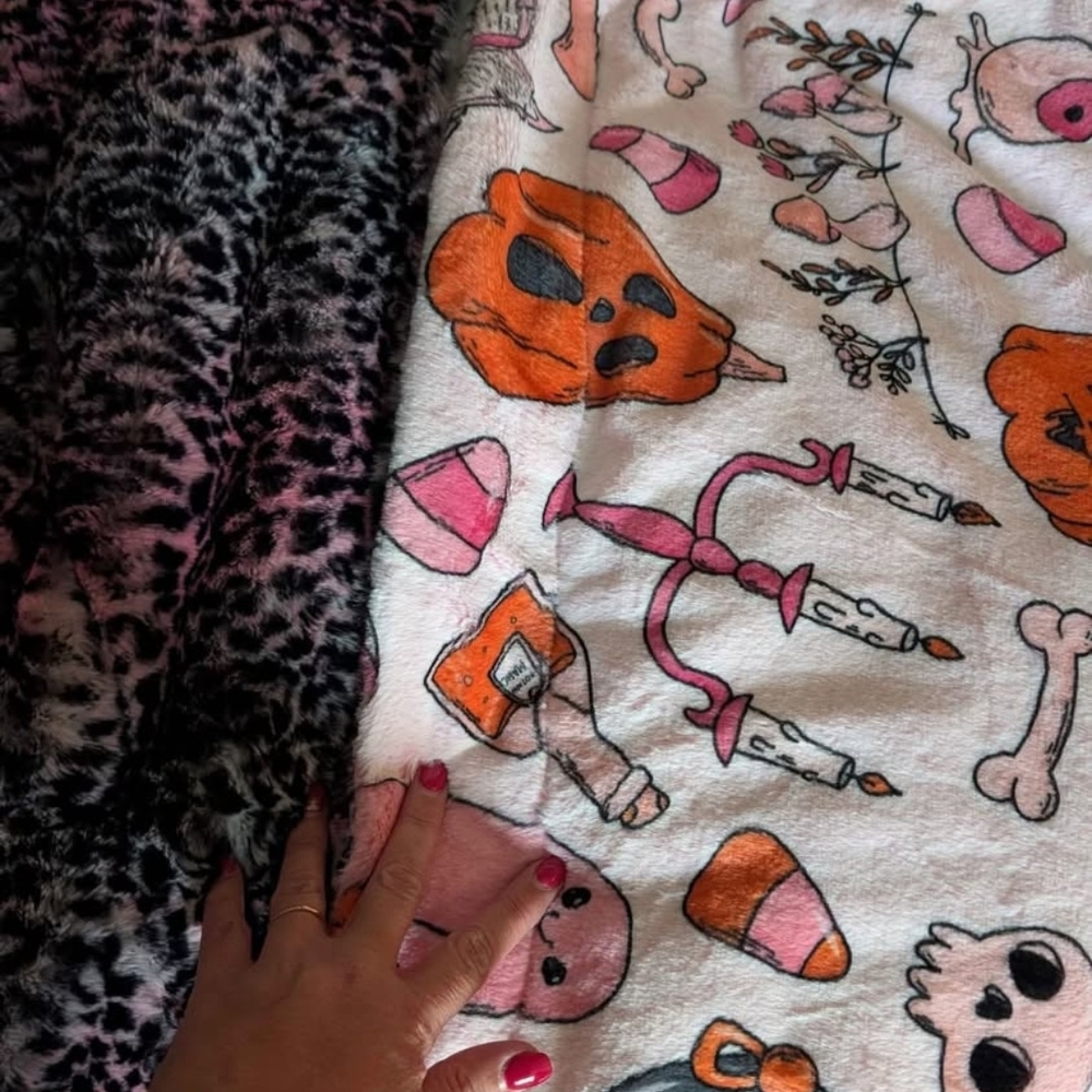 Minky holic Nwt Pink and Black Halloween-Themed Blanket Around 6x7ft